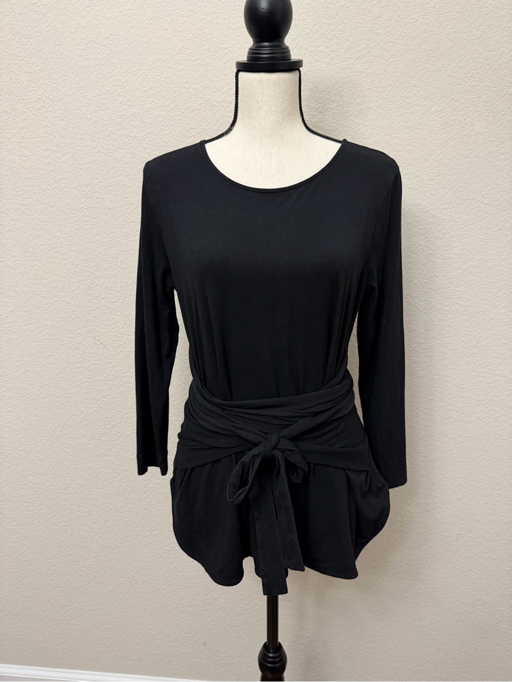 MM Lafleur Black 3/4 sleeve Tie-Waist Top Sz M Jersey stretch